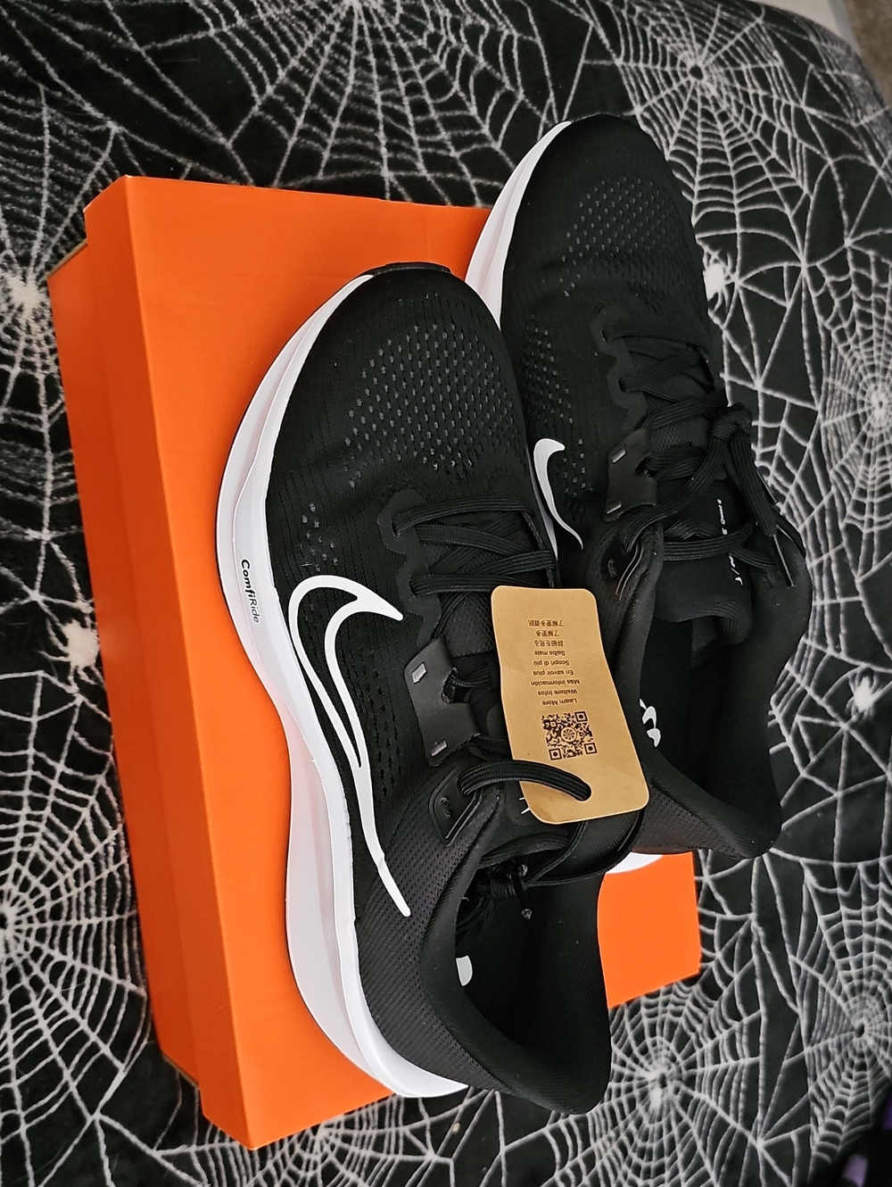 Nike Quest 6, Men's 9, Blk/Wht,NIB
